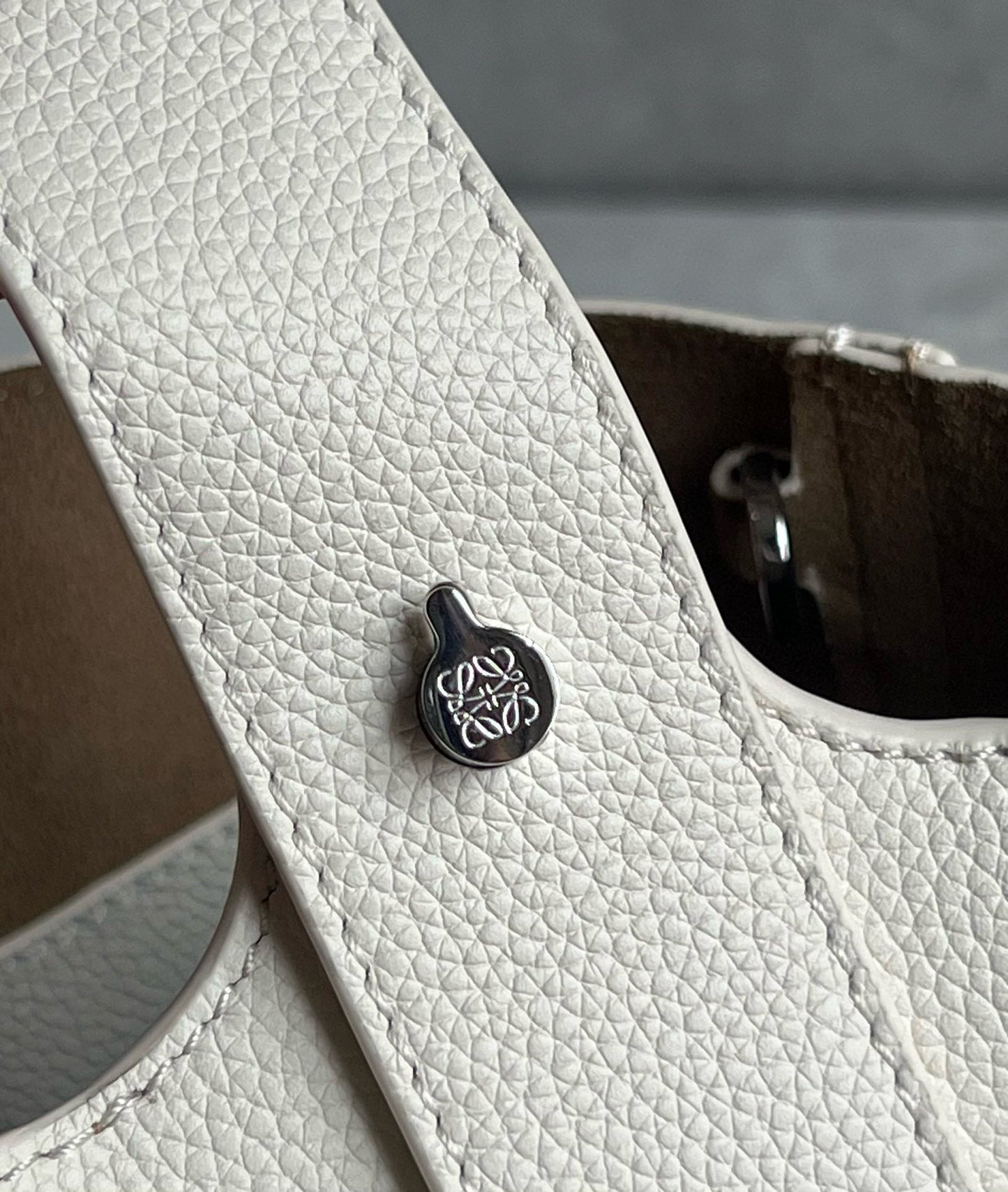Loewe Mini Pebble