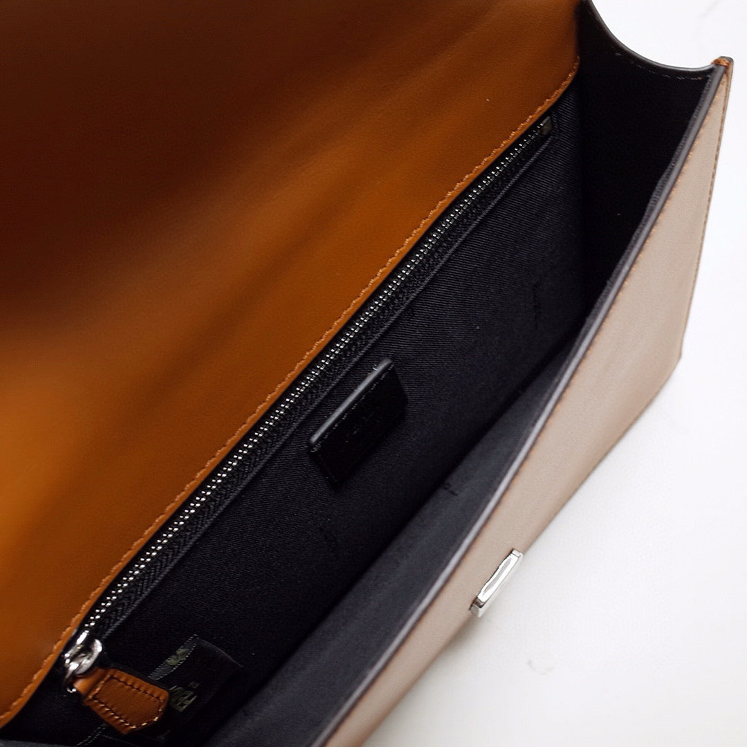 FENDI BAGUETTE 22.5*4*16