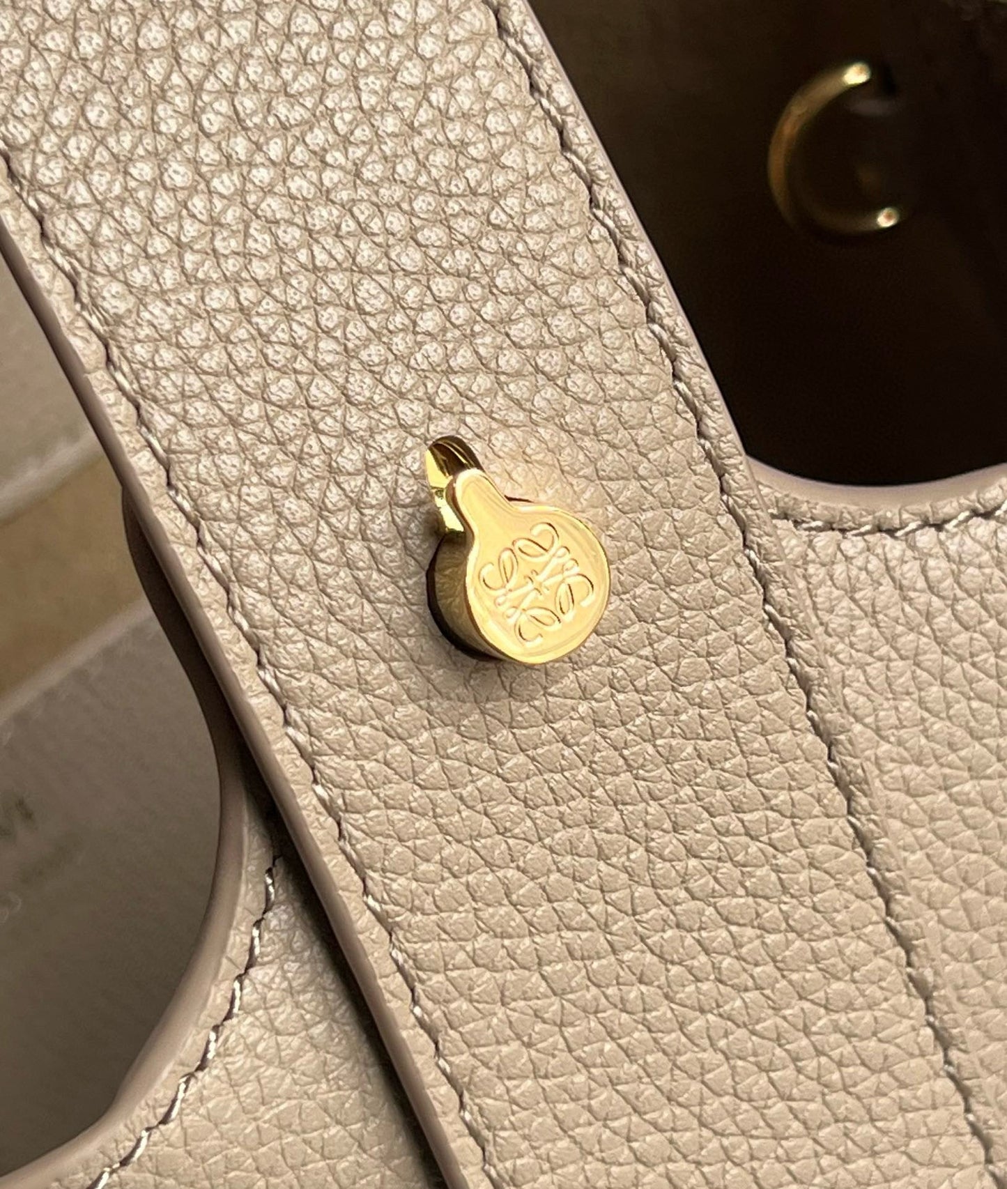 Loewe Mini Pebble
