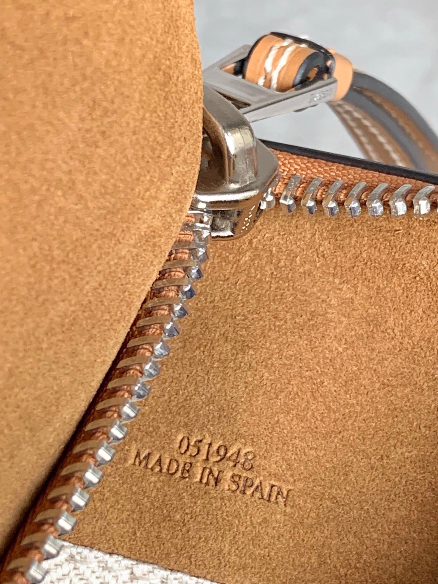 Loewe Puzzle Bag