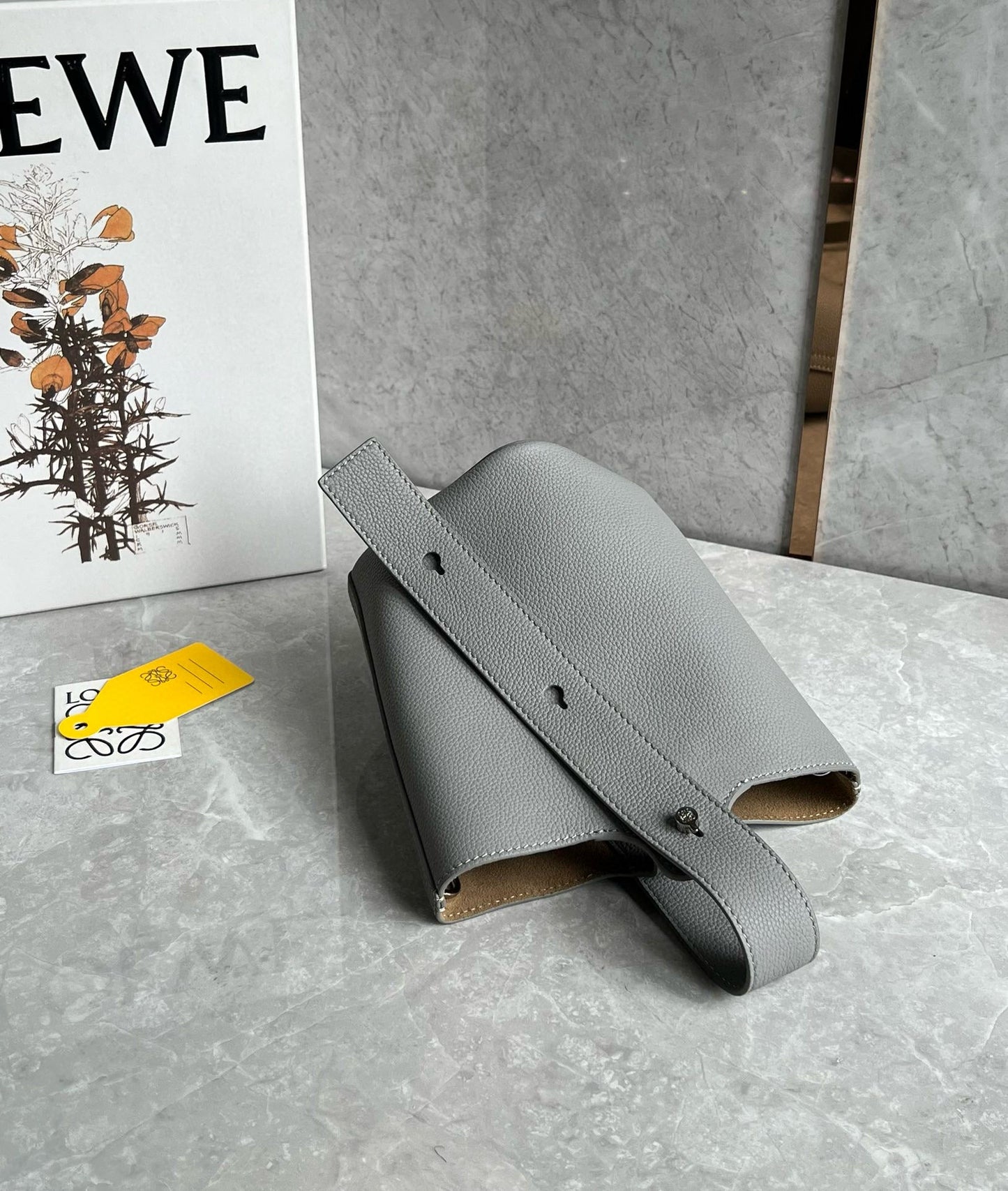 Loewe Mini Pebble
