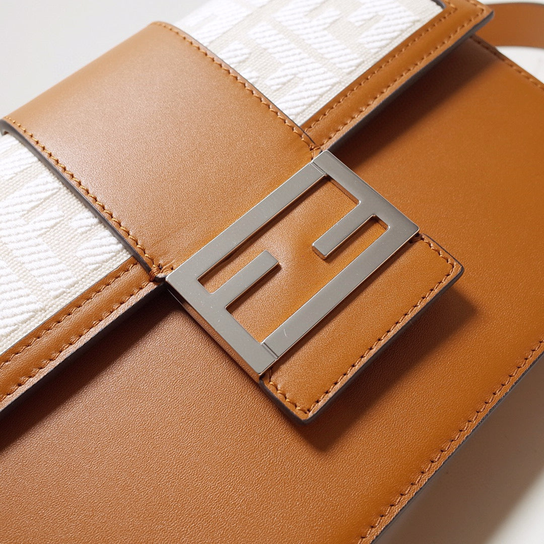 FENDI BAGUETTE 22.5*4*16
