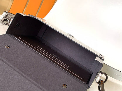 FENDI BAGUETTE SOFT TRUNK 21.5*6.5*13