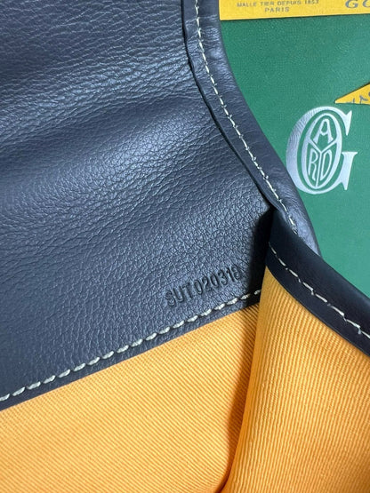 Goyard Backpack 33x35x16cm