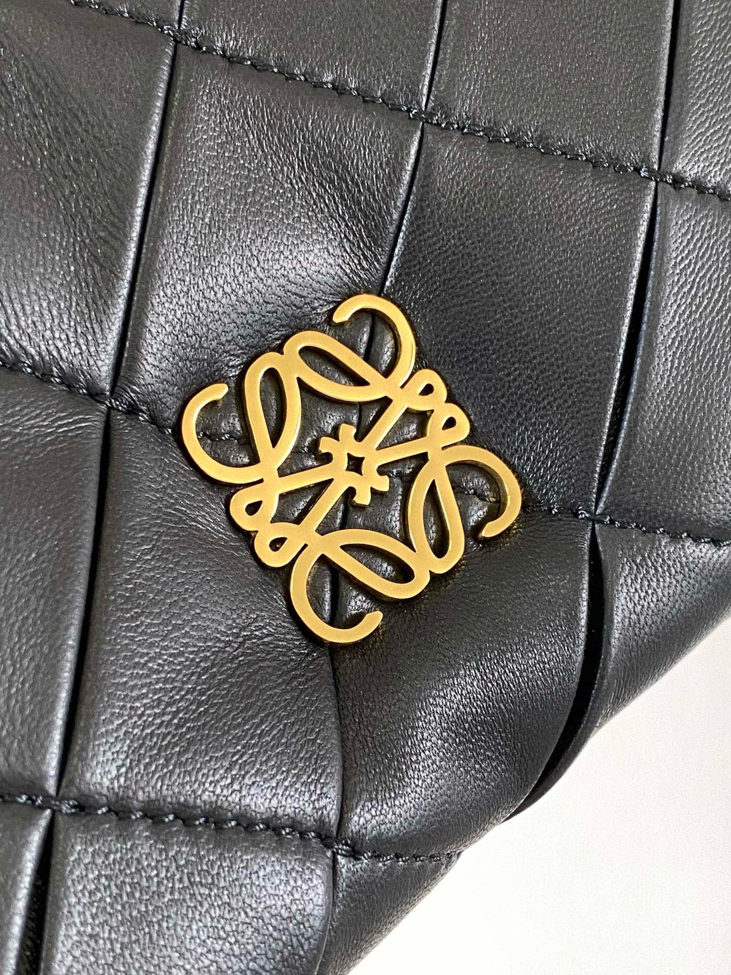 Loewe Goya Puffer