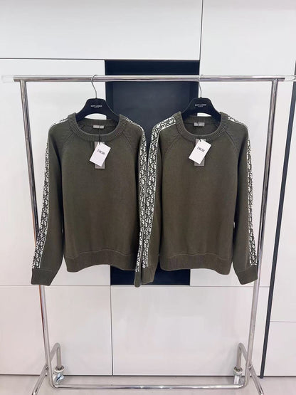 CD Sweater (Size XL / Chest 104)