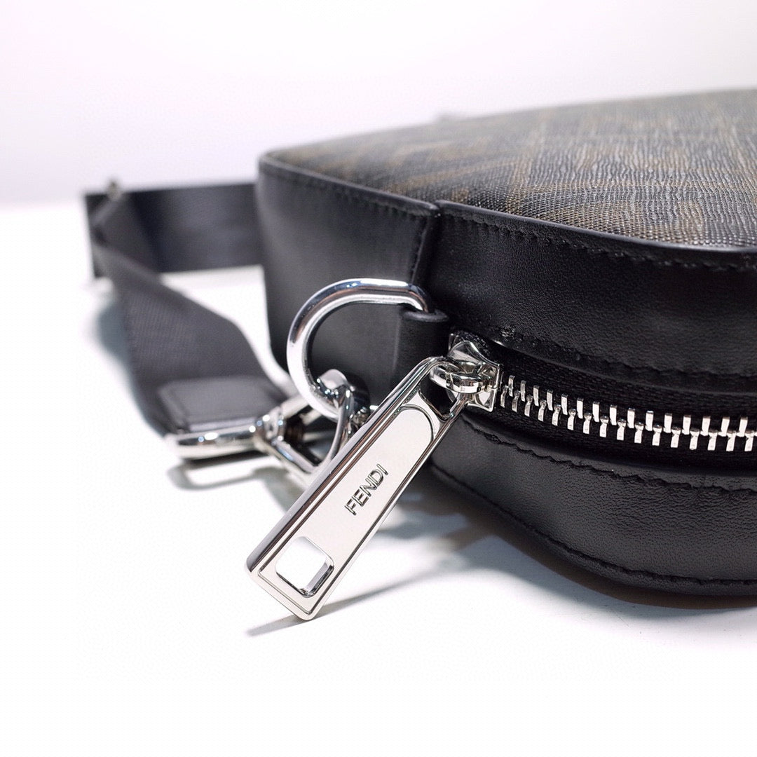 FENDI MESSENGER 22*15*4.5