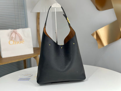Chloe Marcie Hobo