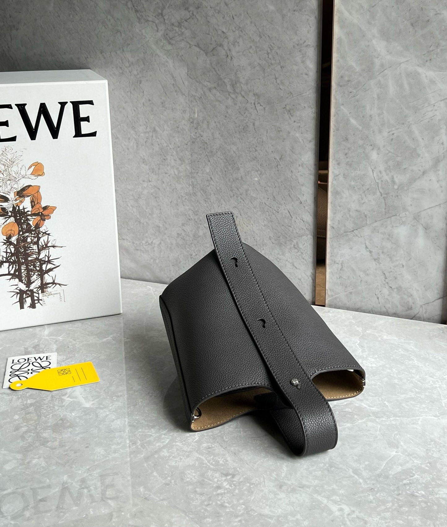 Loewe Mini Pebble