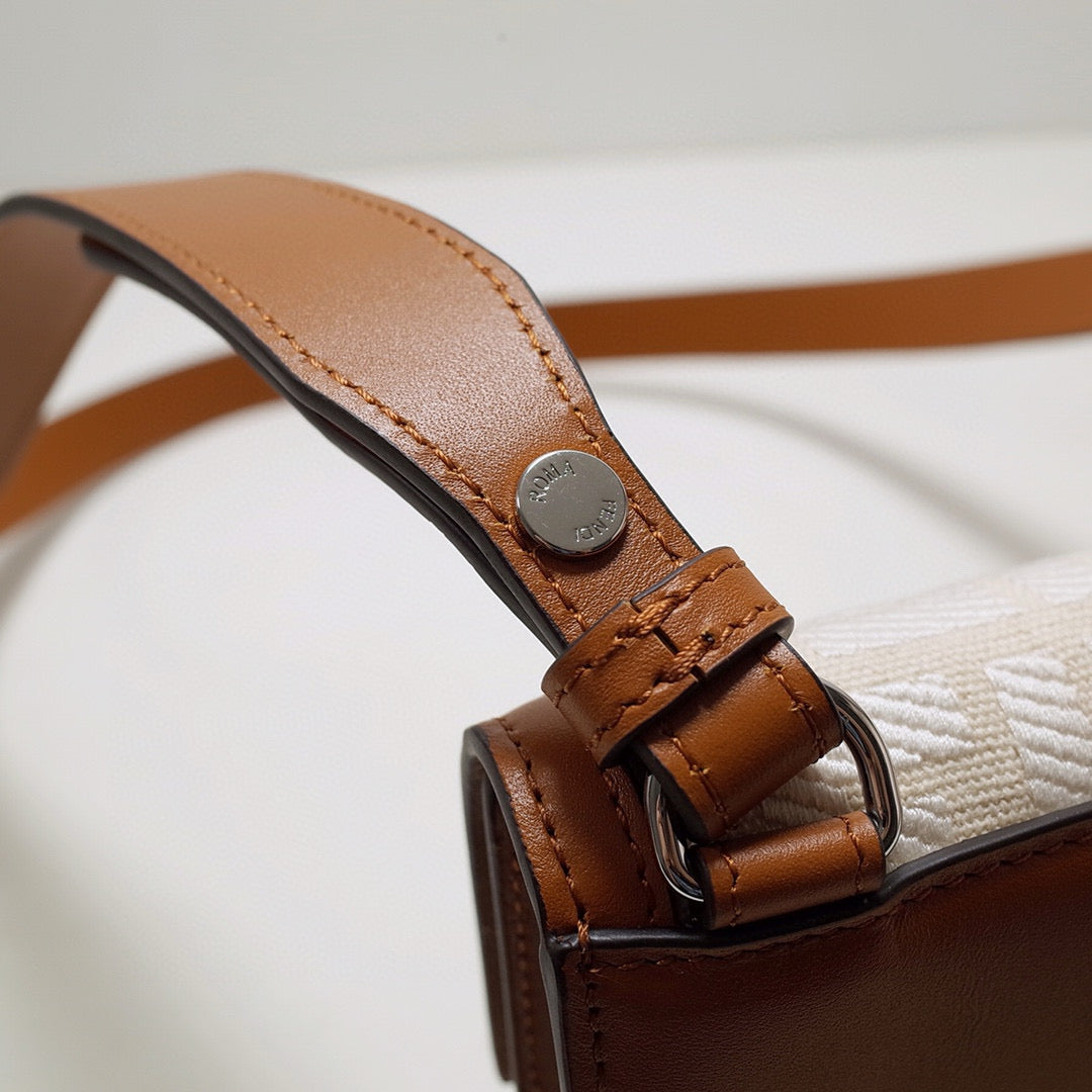 FENDI BAGUETTE 22.5*4*16