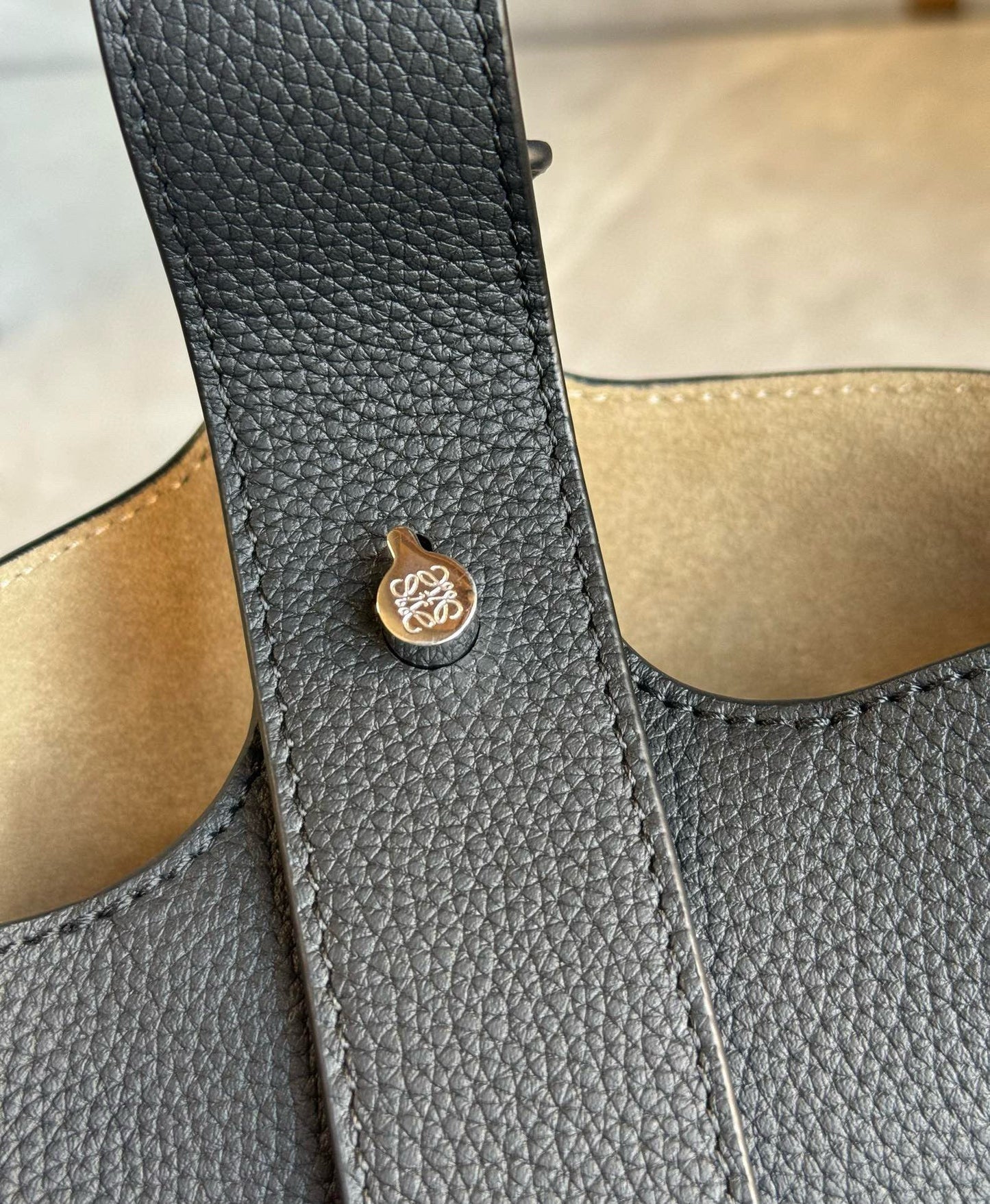 Loewe Mini Pebble
