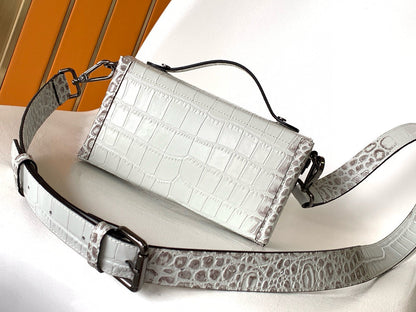 FENDI BAGUETTE SOFT TRUNK 21.5*6.5*13