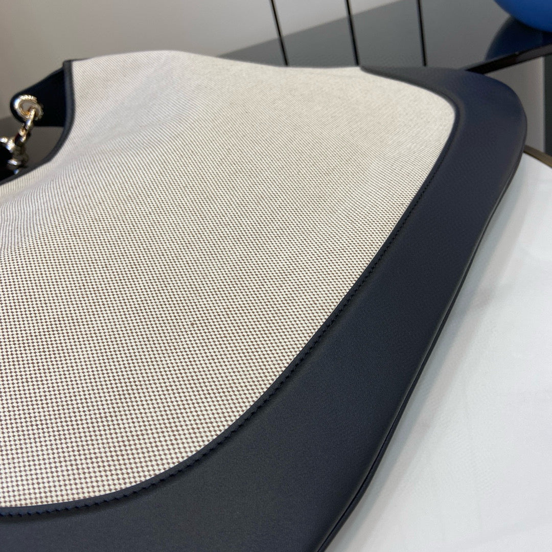 GC Shoulder Bag