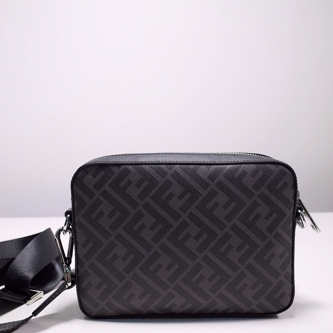 FENDI MESSENGER 22*15*4.5