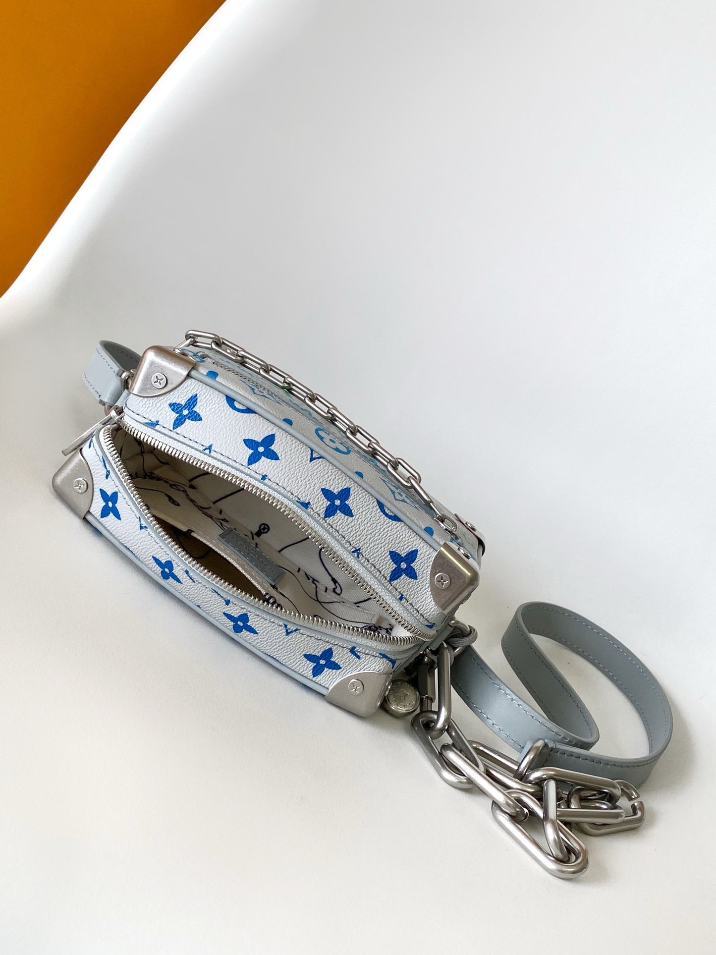 Lv soft trunk