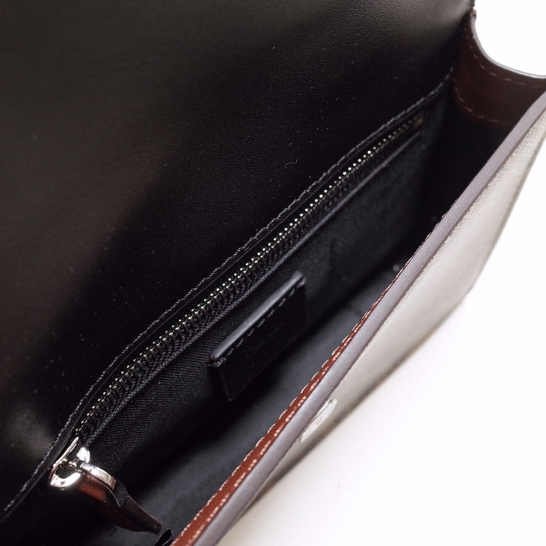 FENDI BAGUETTE 16.5*2.5*11