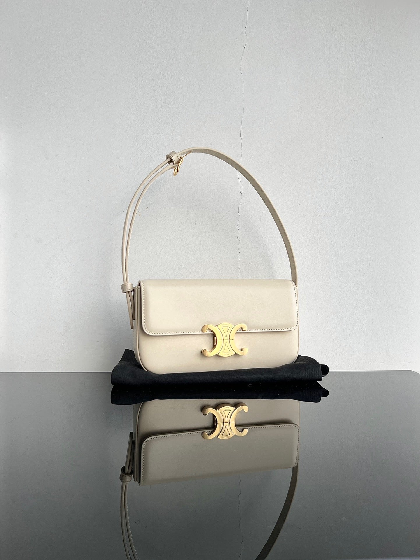 Celine Triomphe Hobo